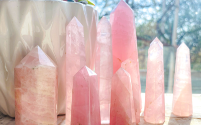 Rosenquarz: Der Stein der Liebe und seine Verbindung zu Erzengel Chamuel