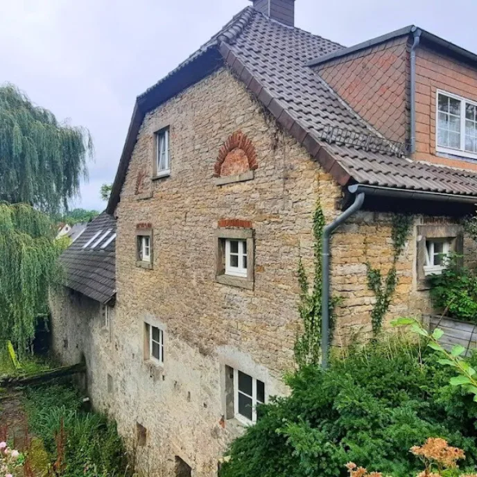 Seitenansicht eines alten Gebäudes, hier alte Mühle Detmold